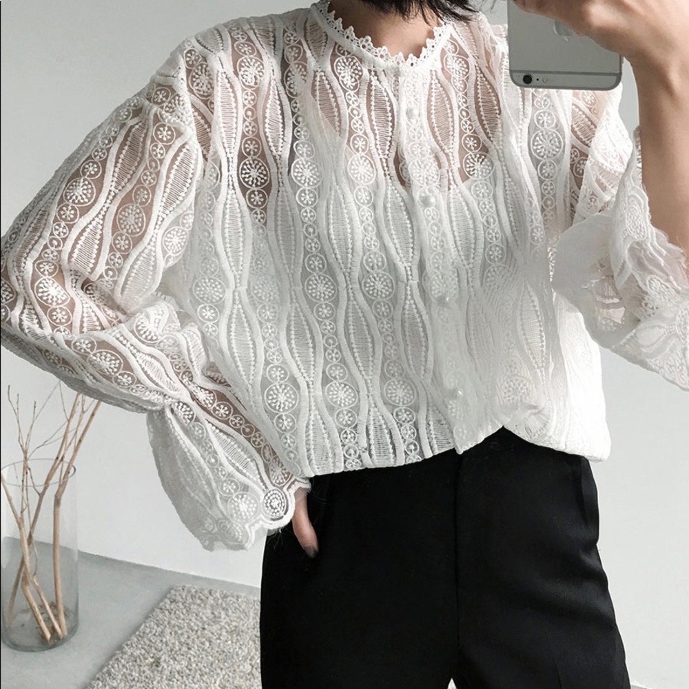 Women's embroidered top with lining